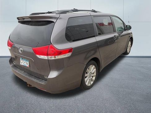 Used 2011 Toyota Sienna XLE image 8