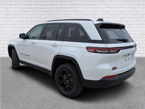 New 2026 Jeep Grand Cherokee Altitude image 3