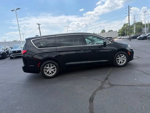 Used 2025 Chrysler Pacifica Select FWD image 6