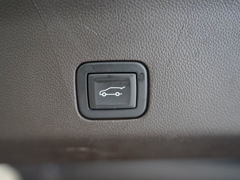 Used 2023 GMC Yukon XL Denali AWD/4WD image 38