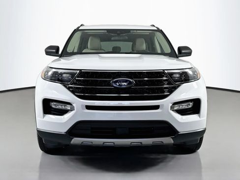 Used 2023 Ford Explorer XLT w/ Equipment Group 202A AWD/4WD image 2