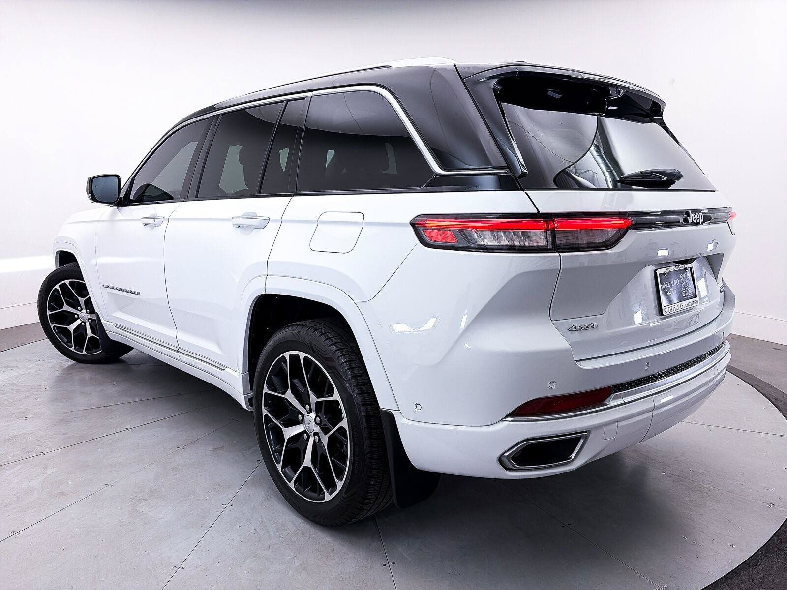 Used 2022 Jeep Grand Cherokee Summit AWD/4WD image 2