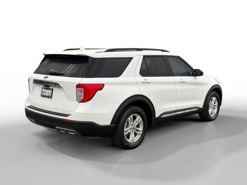 Certified 2022 Ford Explorer XLT w/ Equipment Group 202A image 5