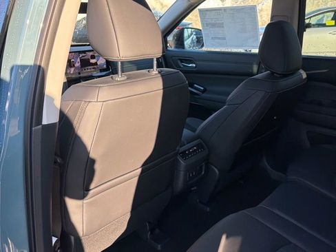 New 2026 Nissan Pathfinder Platinum image 25