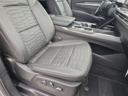 New 2026 Cadillac Escalade ESV V w/ LPO, ONYX Package AWD/4WD image 10