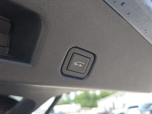 Used 2025 Chevrolet Traverse LT w/ LPO, Floor Liner Package FWD image 11