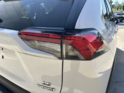 Used 2022 Toyota RAV4 LE AWD/4WD image 38