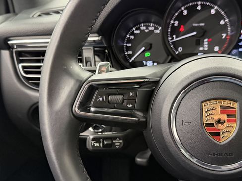 Certified 2025 Porsche Macan image 43