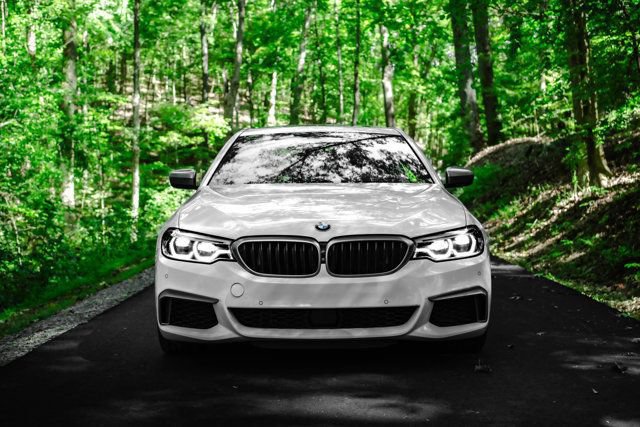 Used 2020 BMW M550i xDrive w/ Dynamic Handling Package AWD/4WD image 3