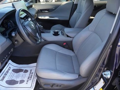 Used 2021 Toyota Venza Limited image 9