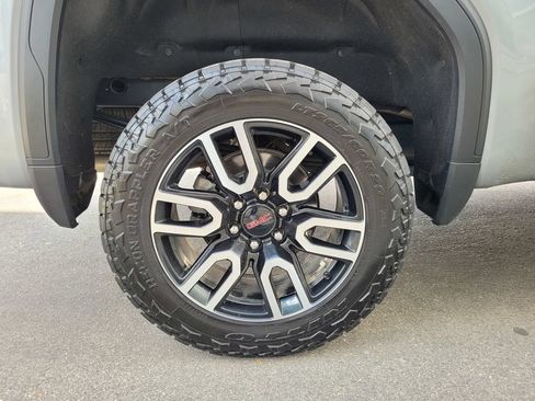 Used 2024 GMC Sierra 1500 AT4 w/ Technology Package AWD/4WD image 38