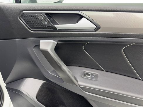 Used 2022 Volkswagen Tiguan SE image 53