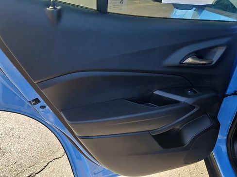 Used 2024 Chevrolet Trax RS w/ Sunroof Package FWD image 17