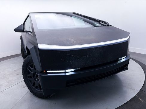Used 2024 Tesla Cybertruck Cyberbeast AWD/4WD image 7