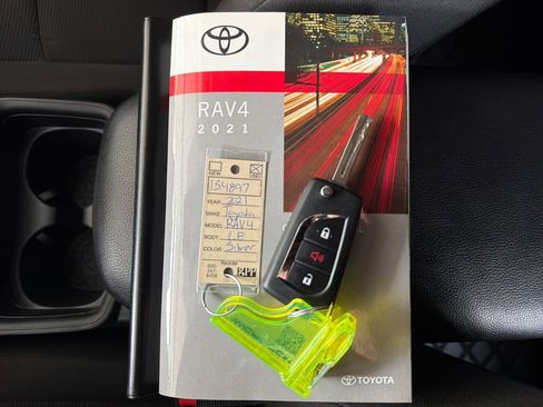 Used 2021 Toyota RAV4 LE image 33