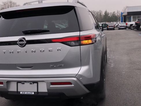 New 2025 Nissan Pathfinder SL image 7