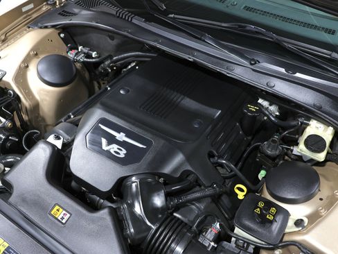 Used 2005 Ford Thunderbird image 89