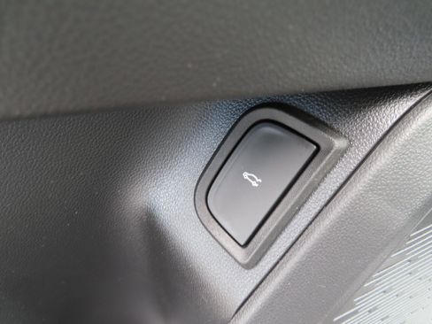 New 2025 Chevrolet Equinox ACTIV w/ Safety and Technology Package image 12