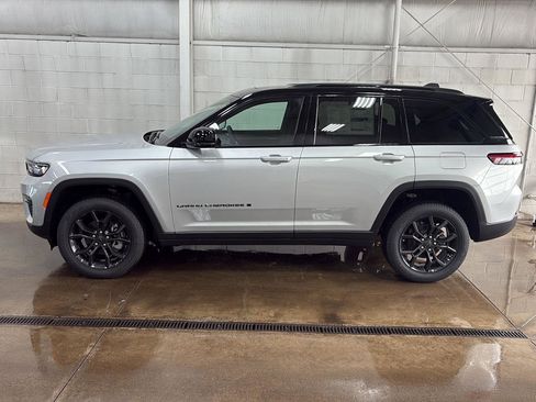 New 2025 Jeep Grand Cherokee Limited AWD/4WD image 42