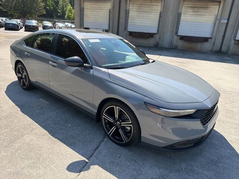 Used 2025 Honda Accord Sport image 13
