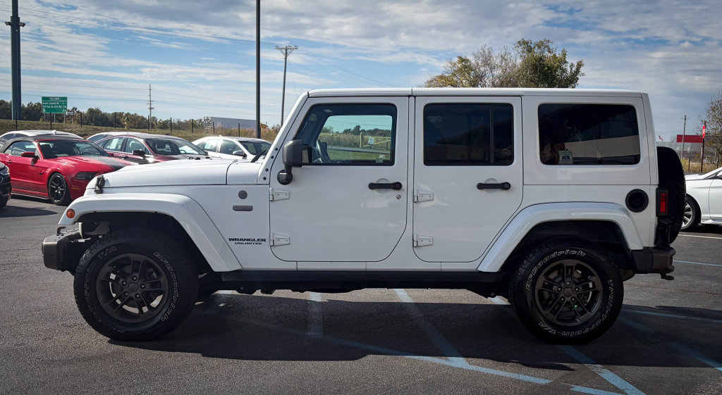Used 2016 Jeep Wrangler Unlimited Sahara AWD/4WD image 16