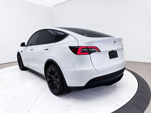 Used 2021 Tesla Model Y Long Range image 15