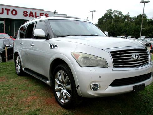 Used 2012 INFINITI QX56 4WD w/ Deluxe Touring Pkg image 3