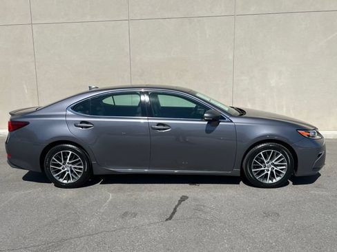 Used 2017 Lexus ES 350 w/ Premium Package FWD image 5
