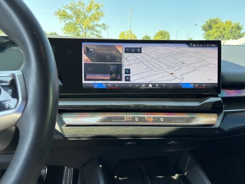 Used 2024 BMW i5 eDrive40i w/ Executive Package RWD image 18