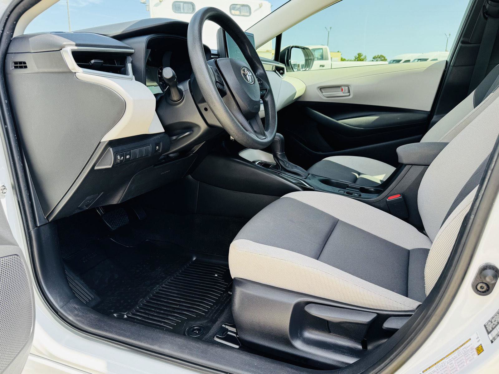 Used 2025 Toyota Corolla LE FWD image 3