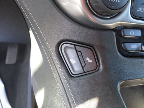 Used 2019 Chevrolet Suburban LT image 15