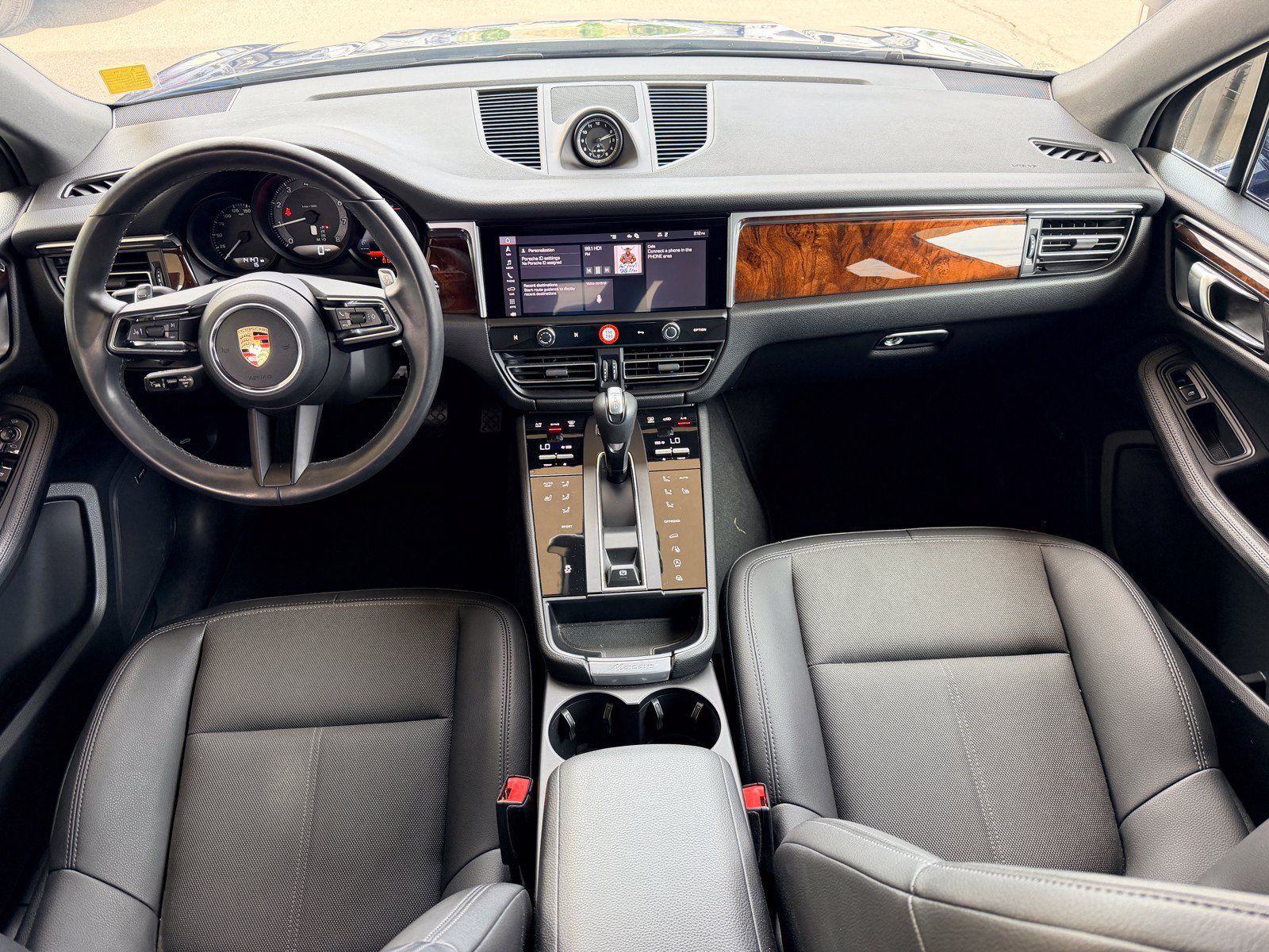 Used 2023 Porsche Macan Turbo AWD/4WD image 27
