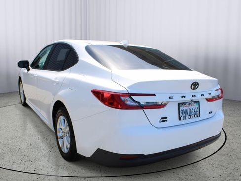 Used 2025 Toyota Camry LE AWD/4WD image 6
