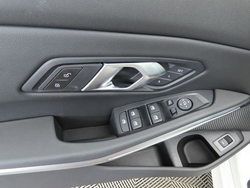 Used 2025 BMW 330i Sedan w/ Convenience Package image 24