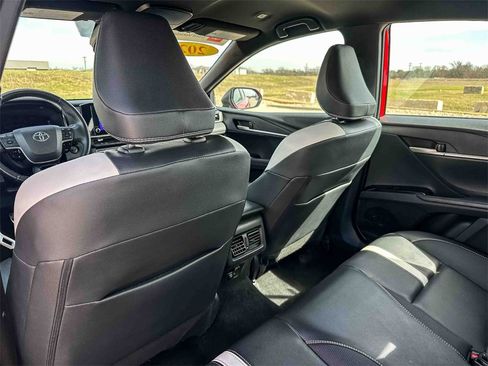 Certified 2025 Toyota Camry SE image 17