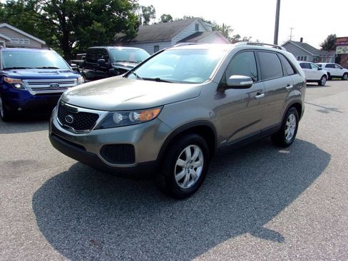 Used 2013 Kia Sorento LX image 1