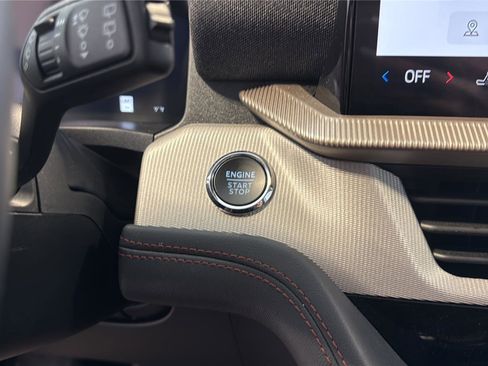 Certified 2025 Ford Explorer Active AWD/4WD image 24
