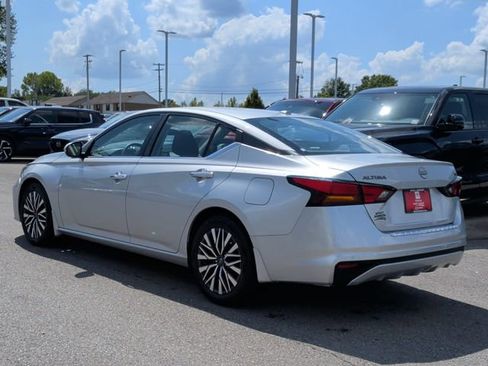 Used 2023 Nissan Altima 2.5 SV FWD image 3