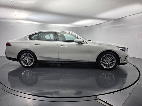 Used 2024 BMW 530i w/ Convenience Package RWD image 3