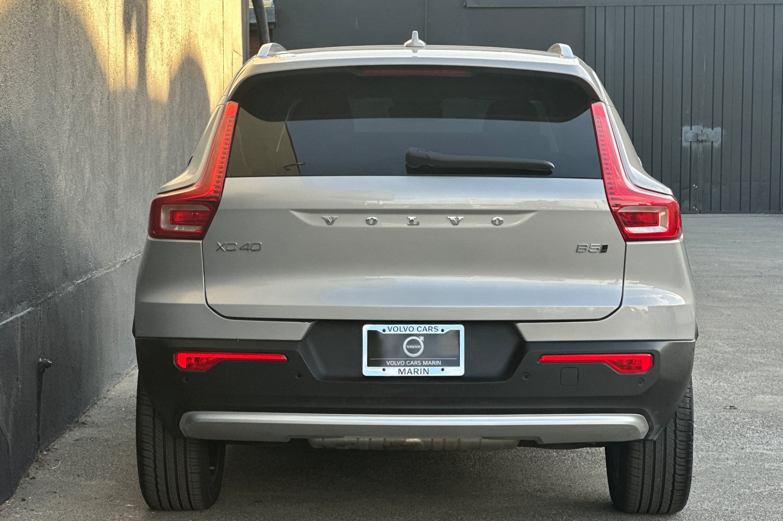 Certified 2025 Volvo XC40 B5 Plus AWD/4WD image 8