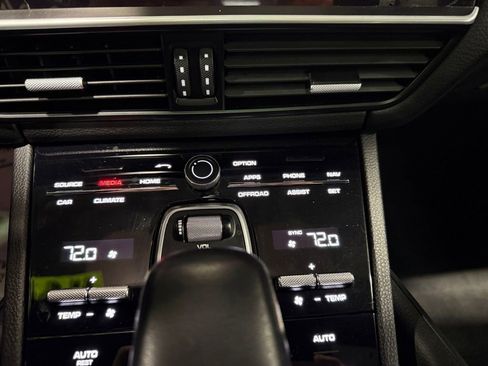 Used 2022 Porsche Cayenne Platinum Edition AWD/4WD image 34