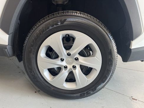 Used 2024 Toyota RAV4 LE AWD/4WD image 15
