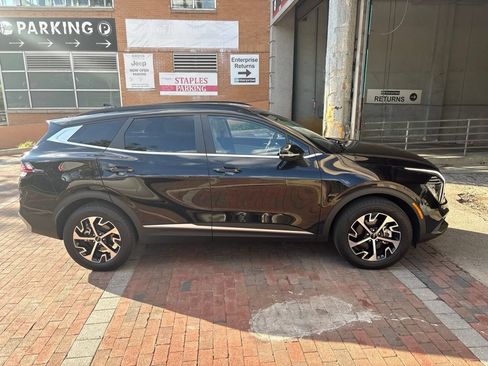 Certified 2025 Kia Sportage EX w/ EX Premium Package AWD/4WD image 2
