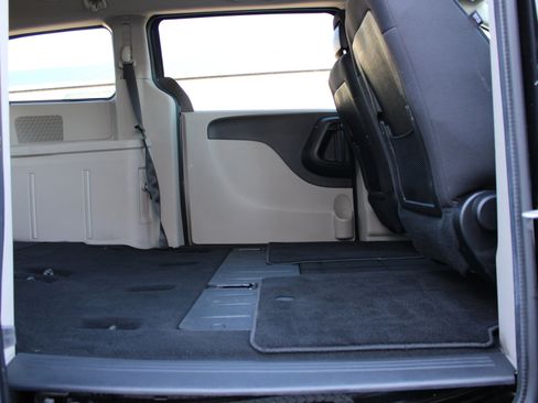 Used 2019 Dodge Grand Caravan SE image 35