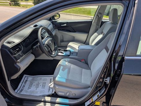 Used 2014 Toyota Camry LE FWD image 14