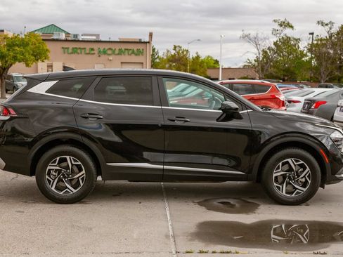 Used 2024 Kia Sportage LX AWD/4WD image 4