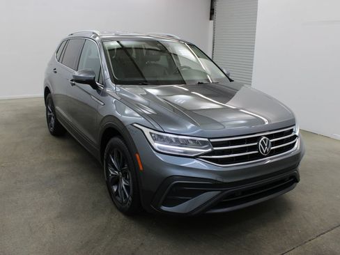 Used 2022 Volkswagen Tiguan SE FWD image 6