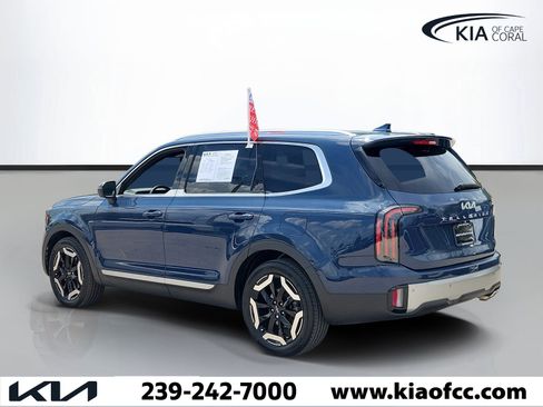 Certified 2023 Kia Telluride EX w/ EX Captain's Chair Package AWD/4WD image 4