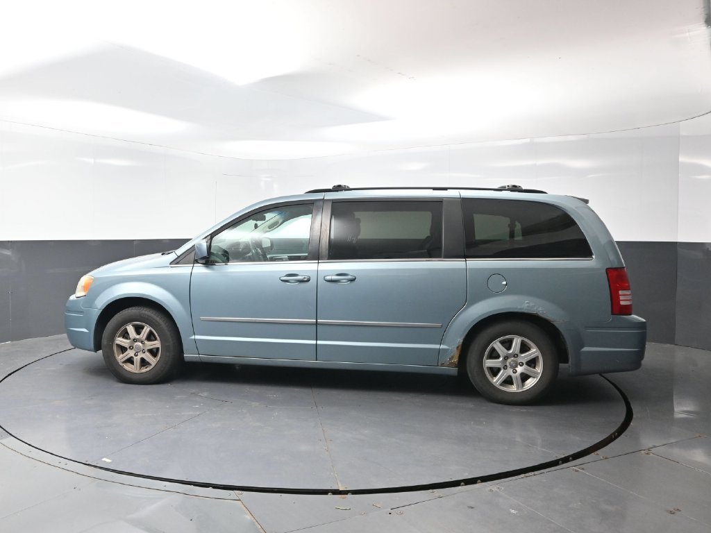 Used 2010 Chrysler Town & Country Touring FWD image 9