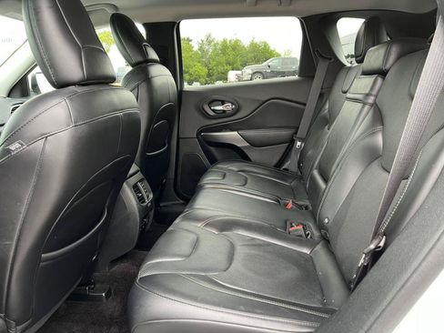 Used 2019 Jeep Cherokee Limited AWD/4WD image 4